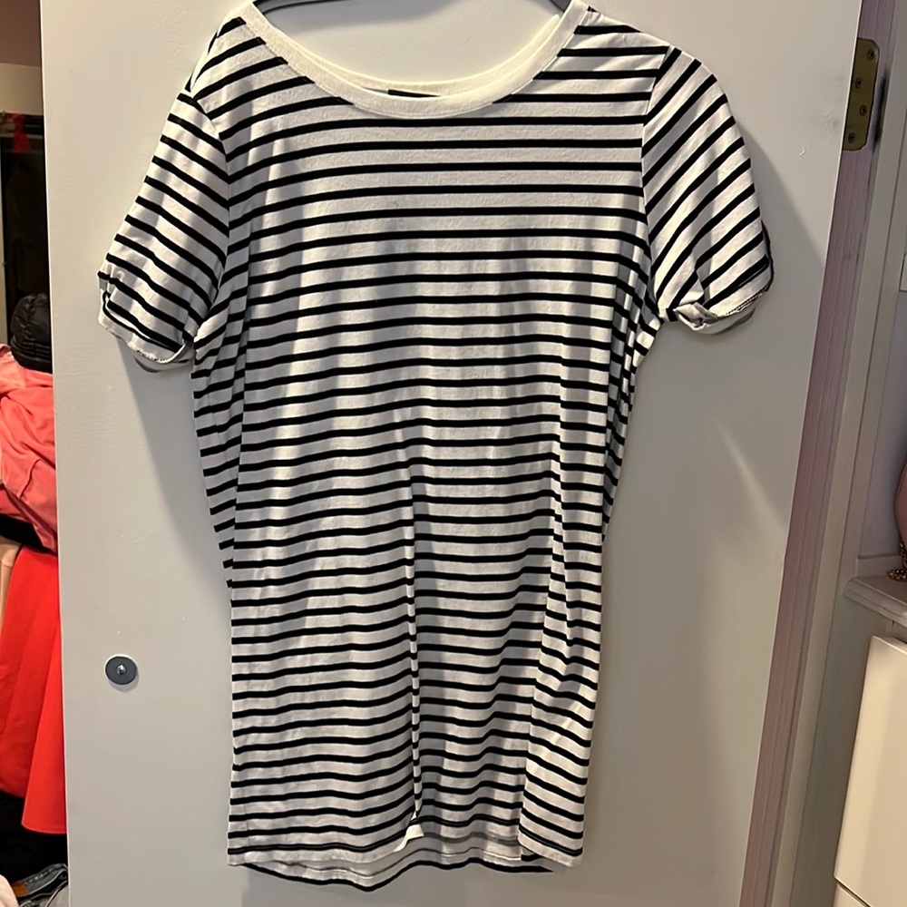 White and black striped shirt sleeve t shirt dress size. m
